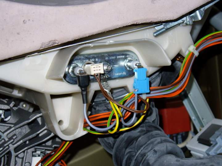 Heating element with wires