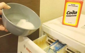 Cleaning the powder tray