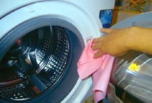 Избърсваме предния панел и товарния люк