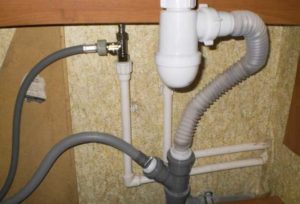 Connecting the washing machine to the water supply