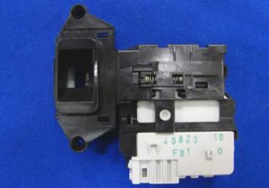 Устройство за заключване на вратата на пералнята