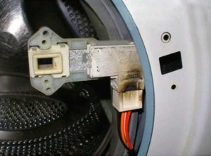 The hatch door lock is broken