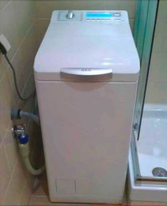Top-loading washing machine