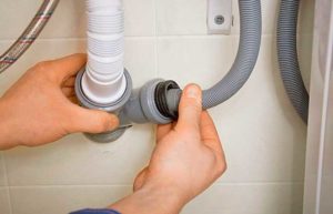 Водата в барабана може да се дължи на неправилен или повреден дренаж.