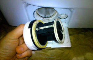 Естествено замърсяване на канала на пералнята