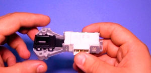 Pesumasina ukseluku töö kontrollimine