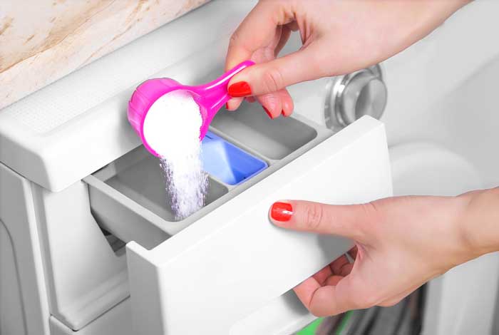 Pour the powder into the washing tray