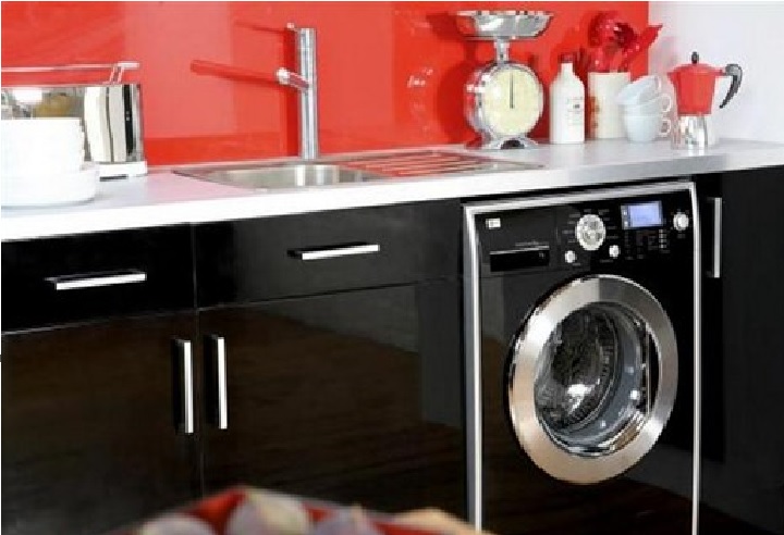 Черен кухненски червен панел