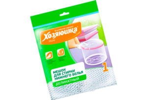 Laundry bag for washing clothes in a washing machine