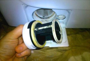 Let's start cleaning and washing the drain filter.