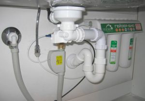 Connecting a washing machine through a flat siphon