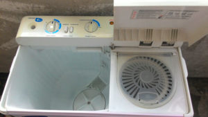 Semi-automatic washing machine with two tanks