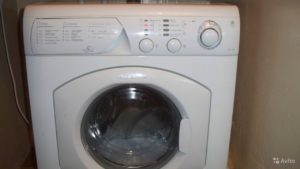 Слушане на пералнята, докато работи