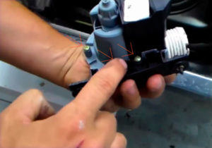 Разглобяваме и проверяваме работата на дренажната помпа