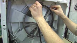 Задвижващият ремък на пералнята се е скъсал.