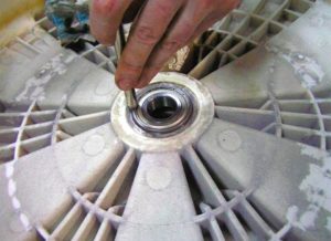 Removing the old bearing from the washing machine drum