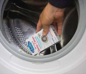 Cleaning a washing machine with a partially clogged hose