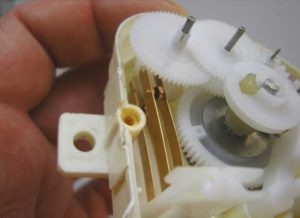 The device of the timer of a semi-automatic washing machine