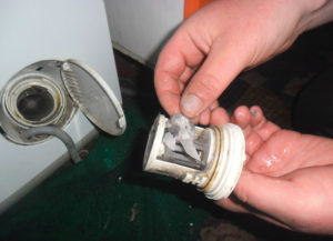 Почистване на работното колело и филтъра на пералнята