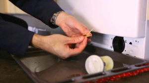 Почистване на филтъра за източване на пералнята