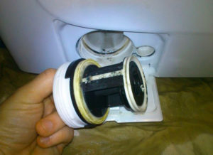 Cleaning the drain filter