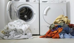 Задължително е бялото и цветното пране да се пере отделно.