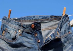 - дънките трябва да се перат отвътре навън;