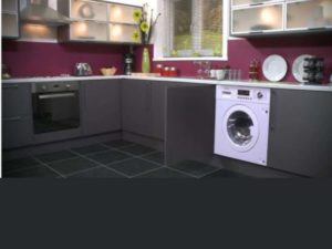 The hatch for loading laundry is wide and has a diameter of 30 cm