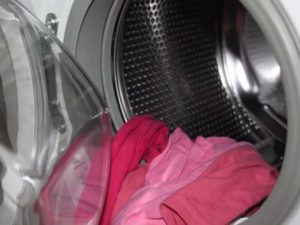 Накиснете прането с белина