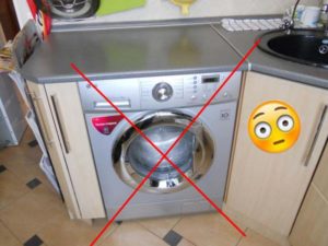 Не е удобно да се изсипва прах в тавата